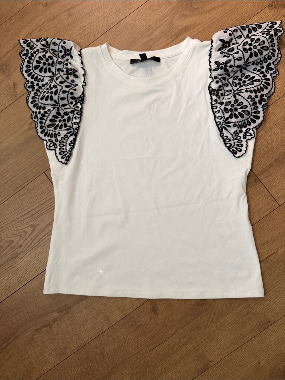 White House Black Market women’s  White Lace Sleeve Tee with Black Embroidered
